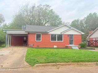 2135 Long St, Grenada, MS 38901