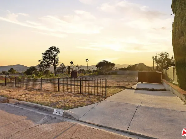 214 W Poppyfields Dr, Altadena, CA 91001
