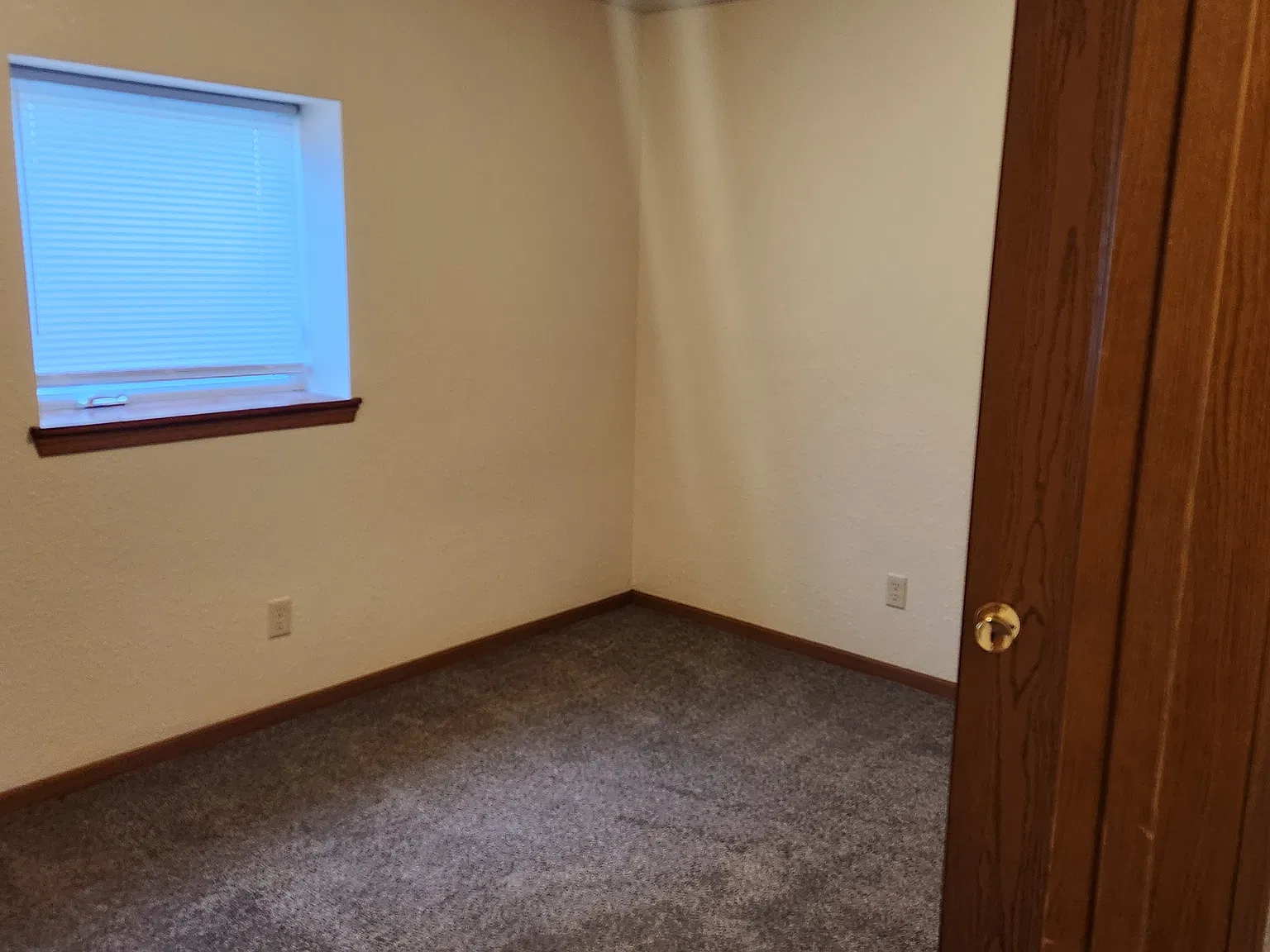 2 bed, 875 sqft, $700 — Photo 4