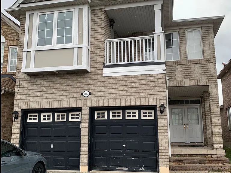 5893 Cabrera Cres — Photo 1