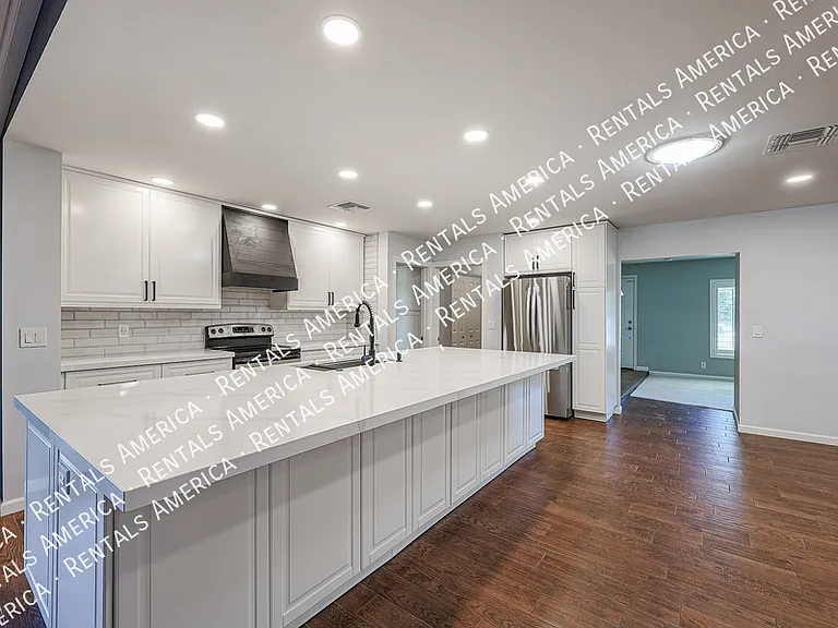 1360 W Esplanade St — Photo 7