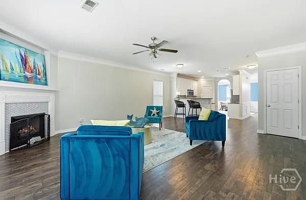 4 bed, 2.5 bath, 3405 sqft, $2,900 — Photo 4