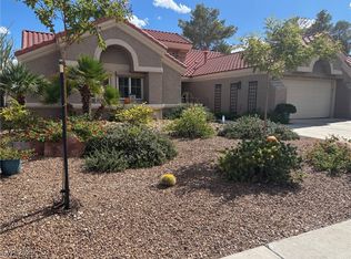 2824 Crown Ridge Dr, Las Vegas, NV 89134