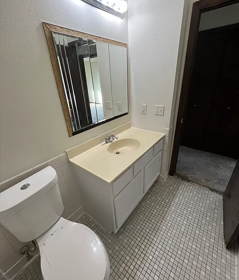1201 Hillcrest Ct — Photo 9