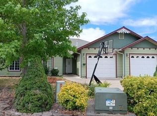 109 SW Lowe Ct, Grants Pass, OR 97527