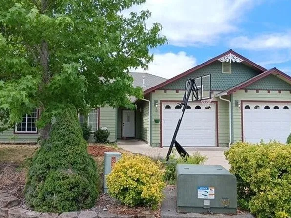 109 SW Lowe Ct, Grants Pass, OR 97527