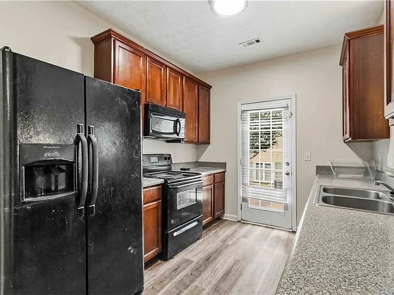 4401 Stone Gate Way — Photo 11