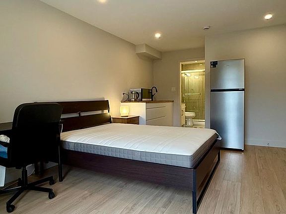 3rd image of 6252 Kitchener St