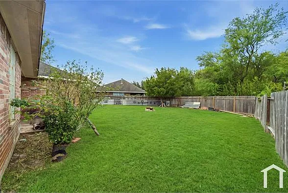 3 bed, 1840 sqft, $2,200 — Photo 2