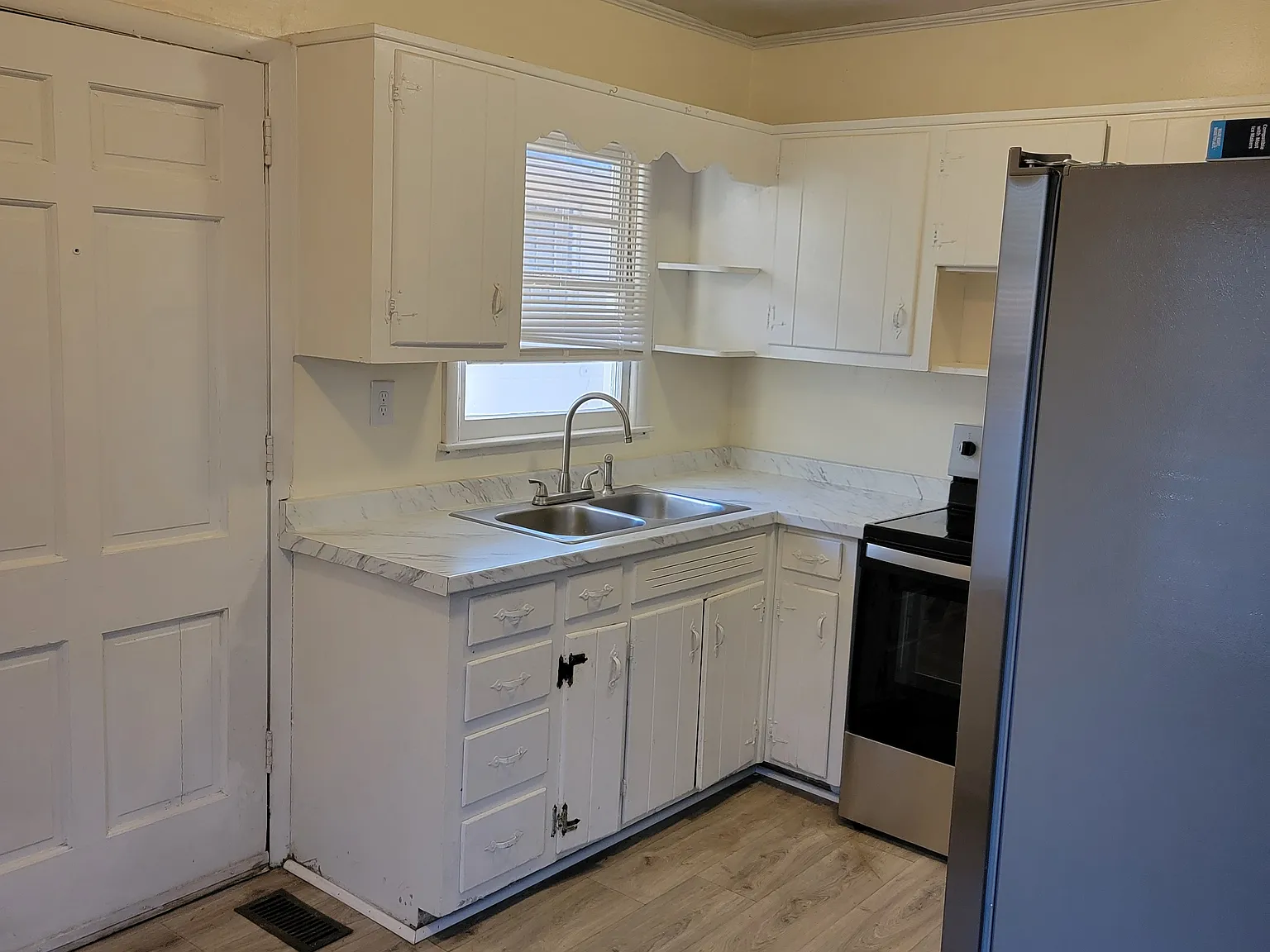 2 bed, 792 sqft, $1,300 — Photo 3