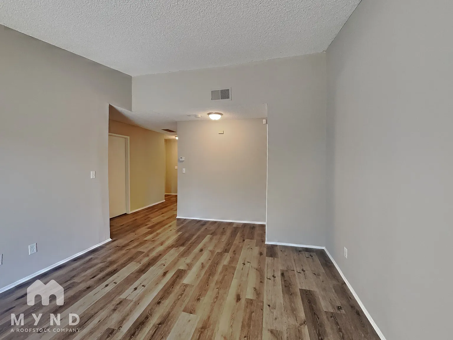 3 bed, 2.0 bath, 1058 sqft, $3,244 — Photo 4