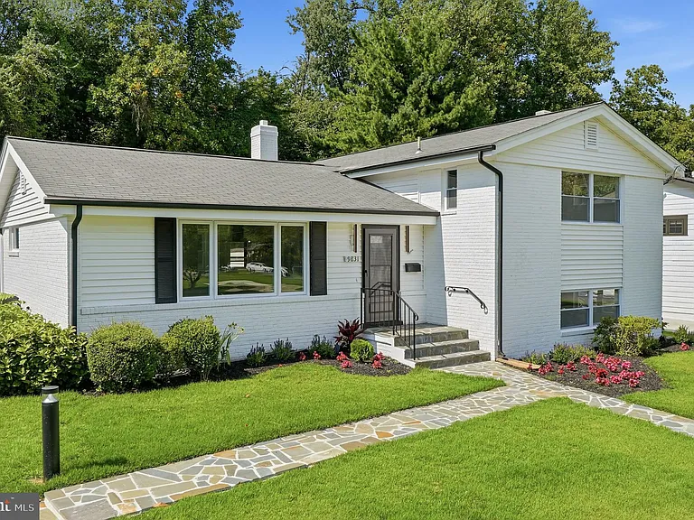 9831 Singleton Dr — Photo 1