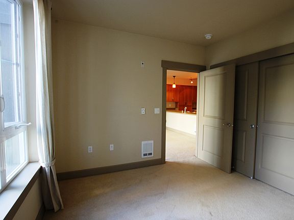 4th image of 1840 25th Ave NE APT 304