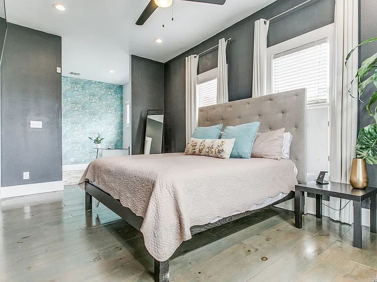 312 Burleson St — Photo 15