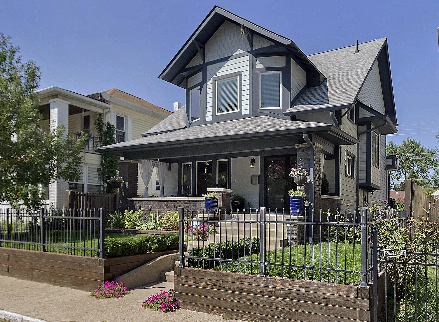 1412 Lexington Ave photo 1