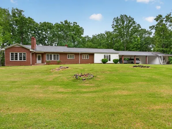 111 Oaklawn Ter, Gretna, VA 24557