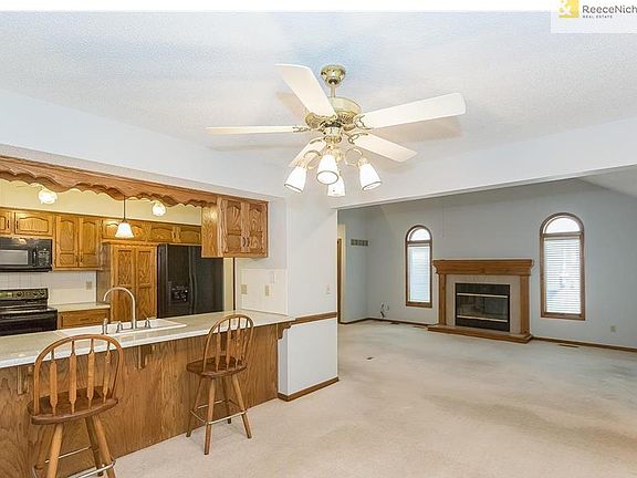 Nice kitchen bar area plus spacious dining area