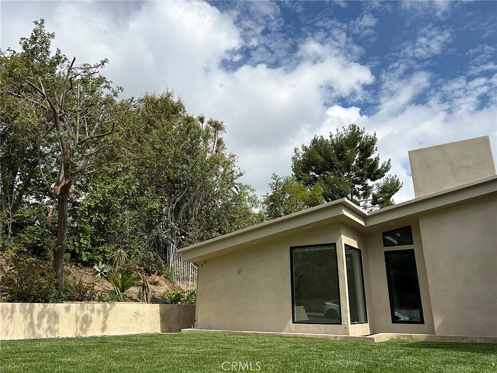 Building Photo - 4236 Ellenita Ave
