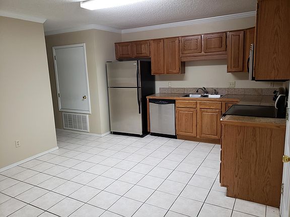 4th image of 524 S Dockery Ln