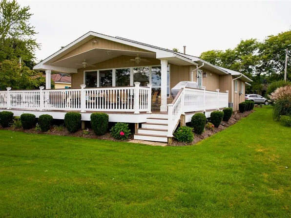 11412 Phil Miller Ln, Conneaut Lake, PA 16316