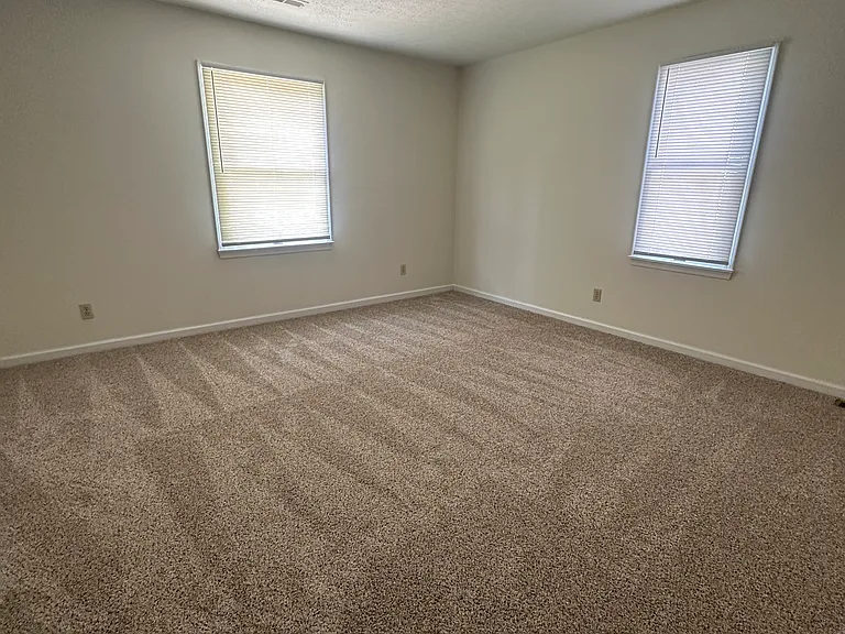 1111 S Park Ave — Photo 18