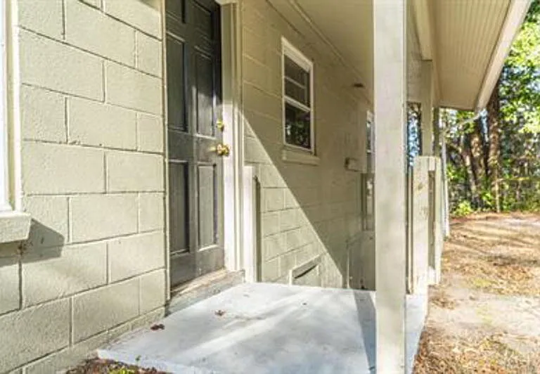 885 S Stephens St — Photo 2