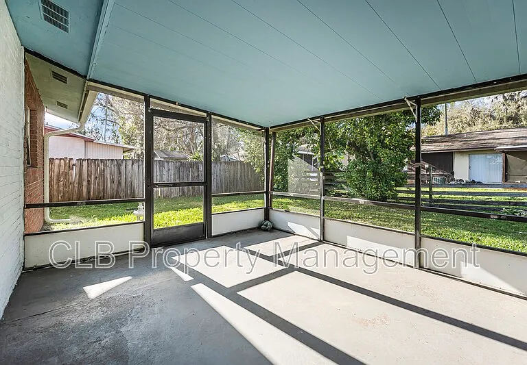 910 New Castle Ct — Photo 11