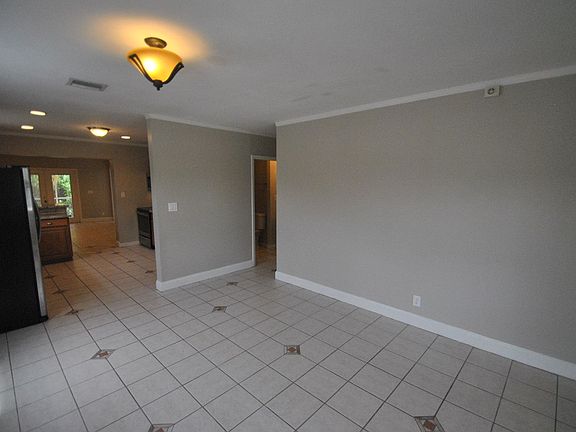 3rd image of 939 Charles St