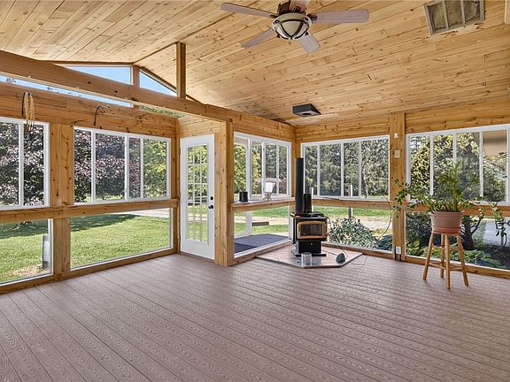 4th image of 301 Enfield Center Rd W