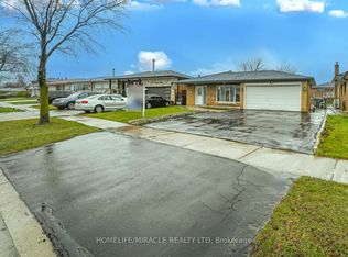 7517 Lully Ct, Mississauga, ON L4T 2P2