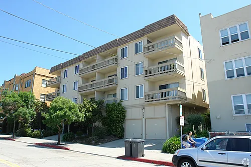 1725 Oxford St Photo 1