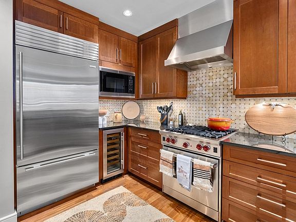 4th image of 98 San Jacinto Blvd #903