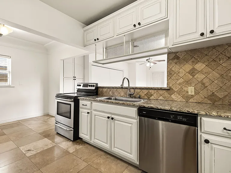 4306 Normandy Ave — Photo 12