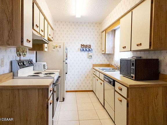 4th image of 840 N Center Ave #520