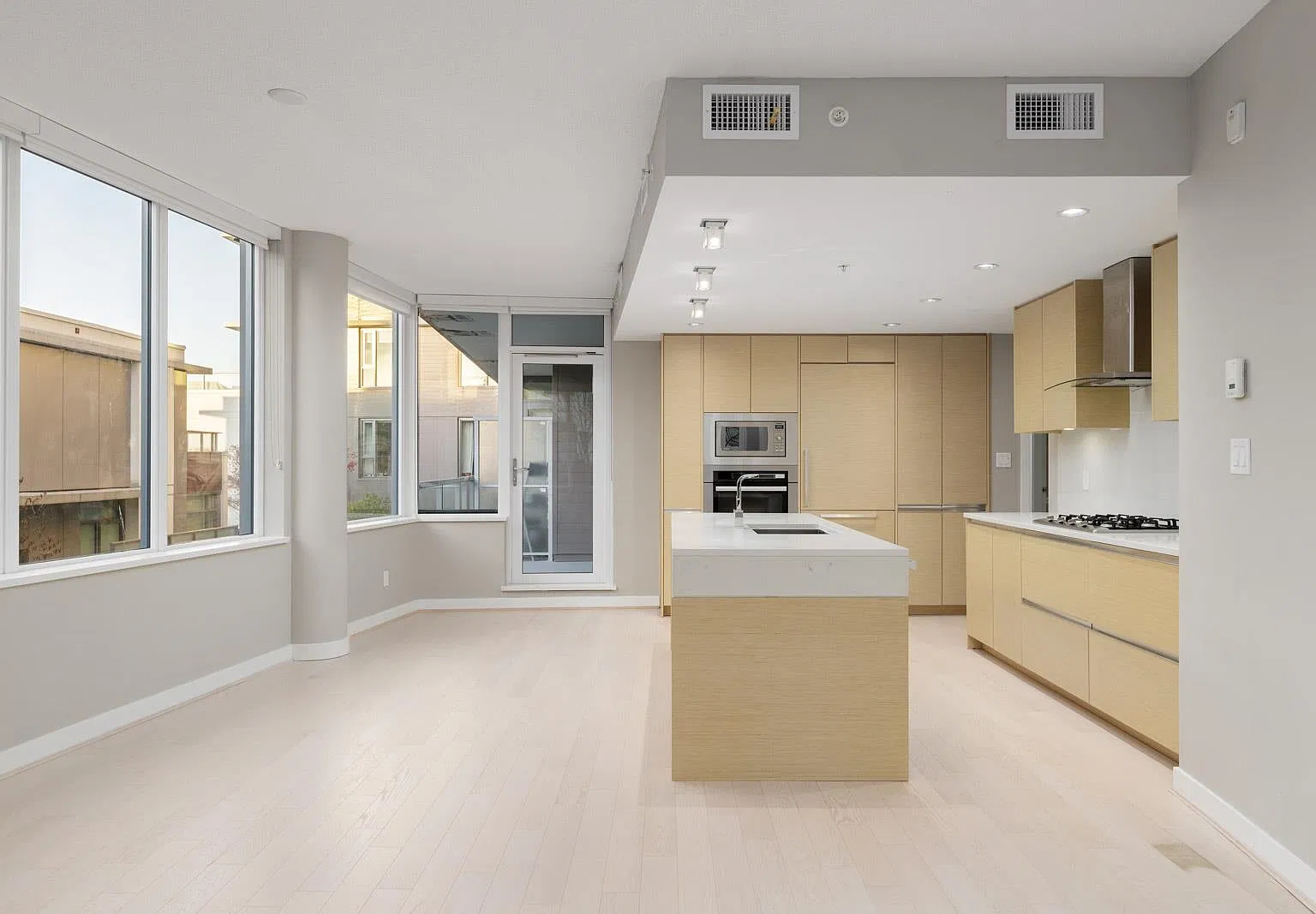 2 bed, 1010 sqft, $3,600 — Photo 2