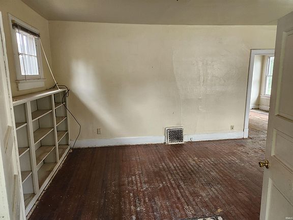 3rd image of 1616 S Grand Ave