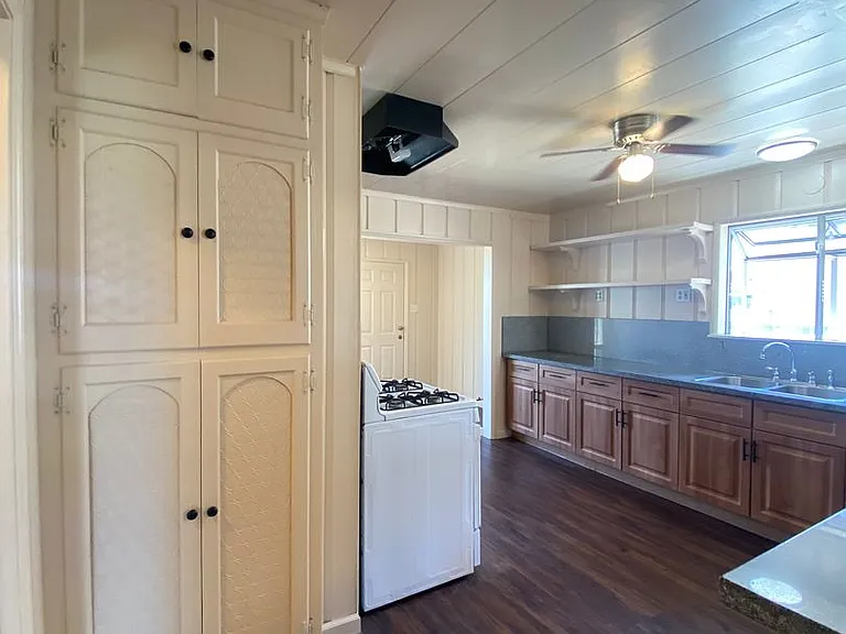 120 W Mountain View St — Photo 5