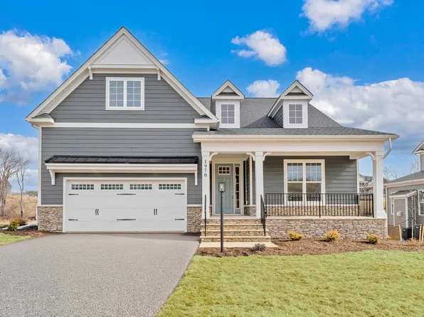 1000 Round Meadow Dr, Christiansburg, VA 24073