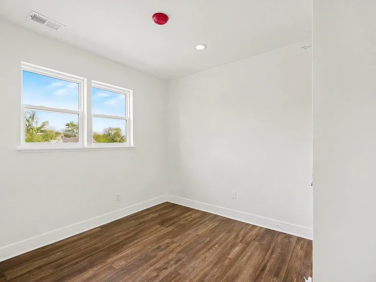 4729 Rohns St #1A — Photo 16
