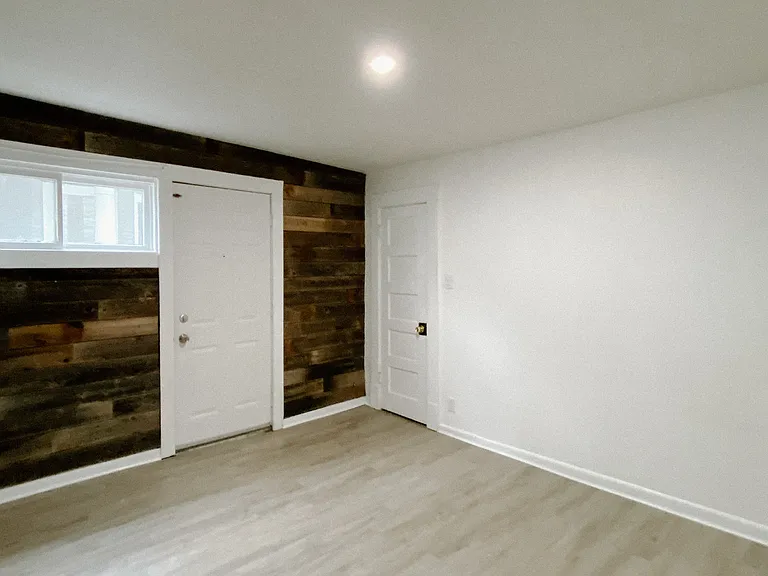1913 W Mallon Ave — Photo 11