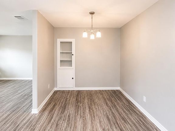 5th image of 501 Circle Dr