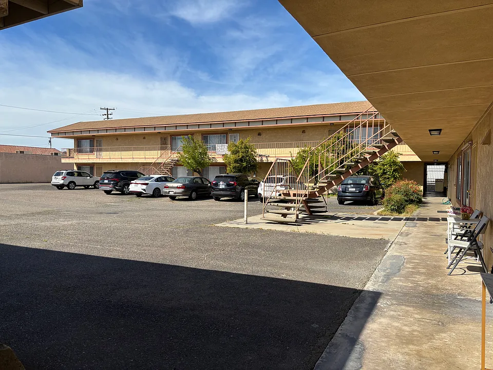 100 E Hawkeye Ave #14-11-17