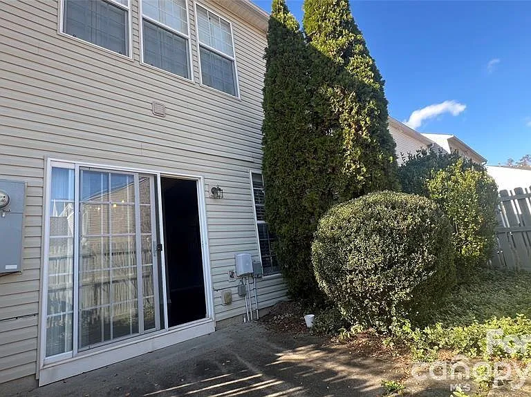 10232 Garmoyle St — Photo 13