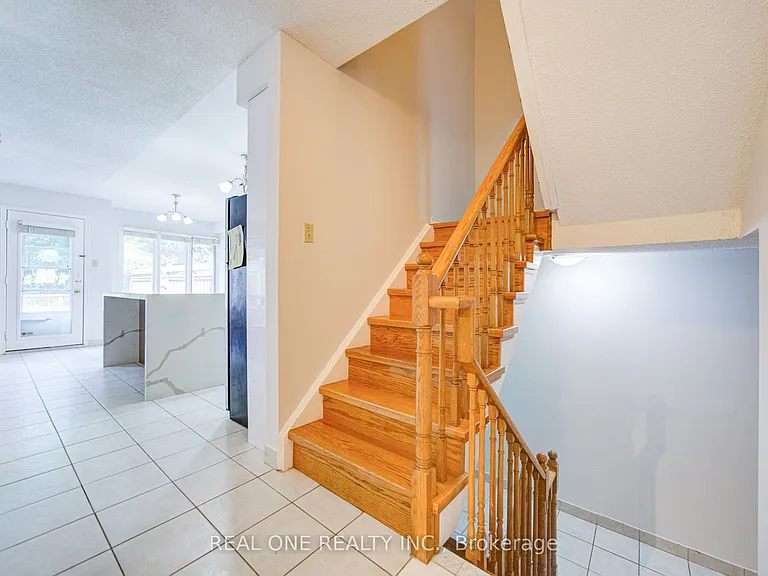 2593 Addingham Cres — Photo 18