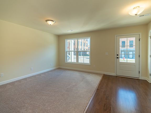 4th image of 117 Broad St