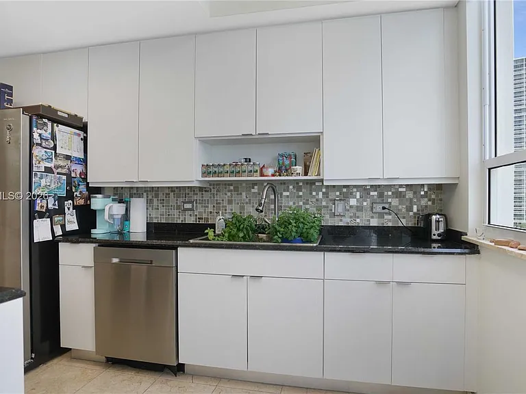 801 Brickell Key Blvd #2210 — Photo 34
