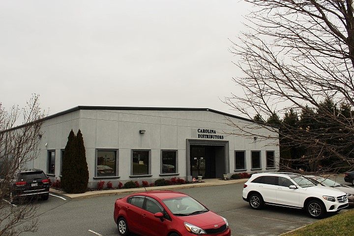 1st image of 206 Overhill Dr