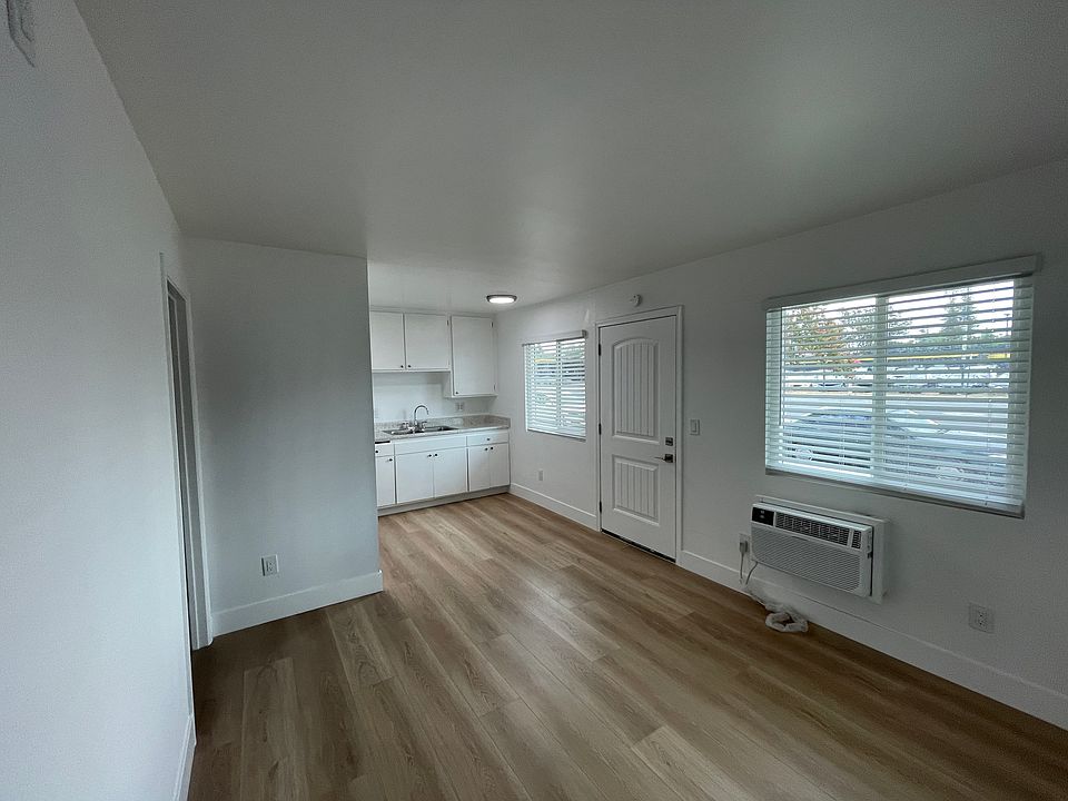 1st image of 1221 E Beechwood St #3B