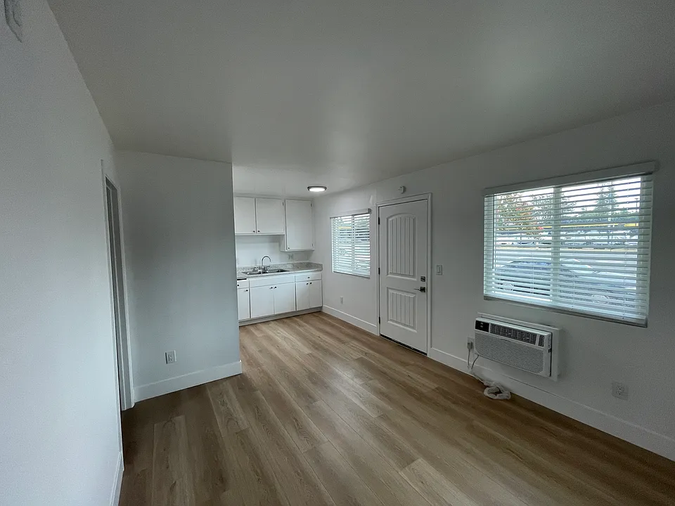 1221 E Beechwood St #3B