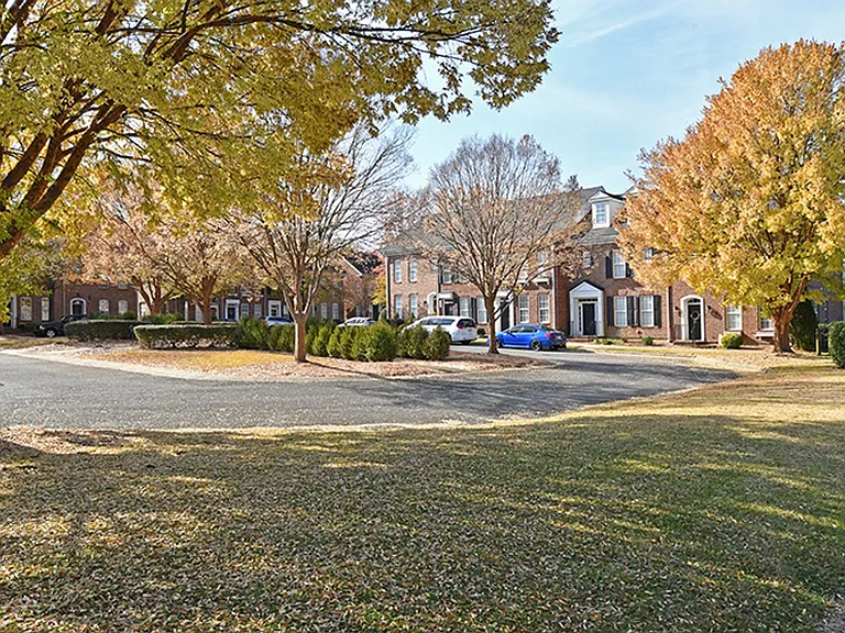 8643 Beaver Creek Dr — Photo 12